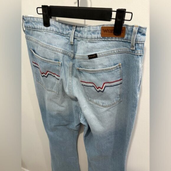 WRANGLER- HIGH RISE FIERCE FLARE JEANS - Woman’s 32/34 - Picture 8 of 10